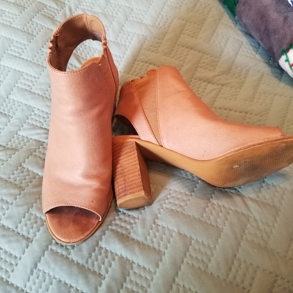 Open Toes Booties - Picture 2 of 3